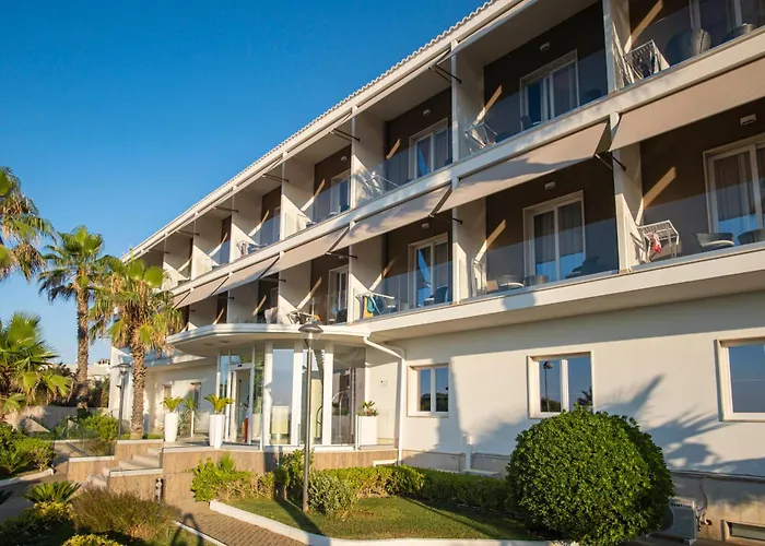 Ticho'S Greenblu Hotel